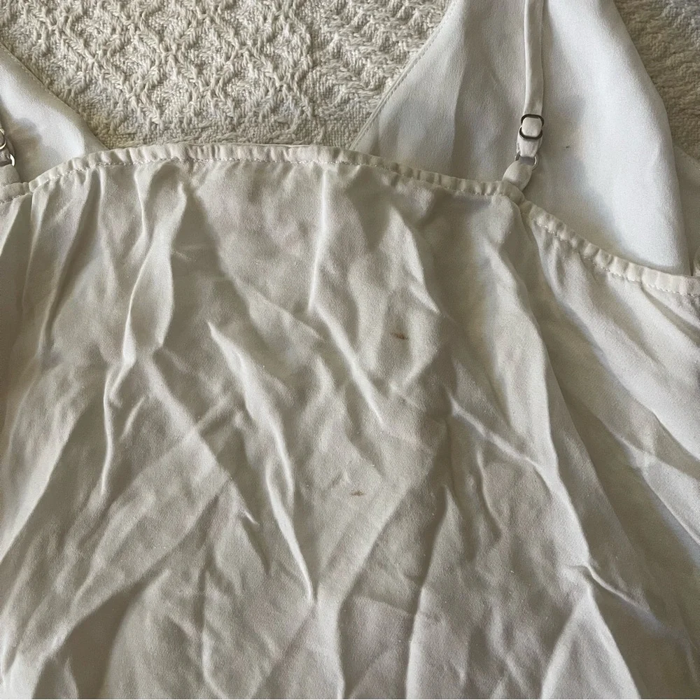 Gabriella Silk V-Neck Tank - Ivory - Picture 7 of 8